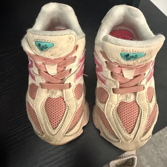 Girls New Balance Sneakers - Picture 3 of 4